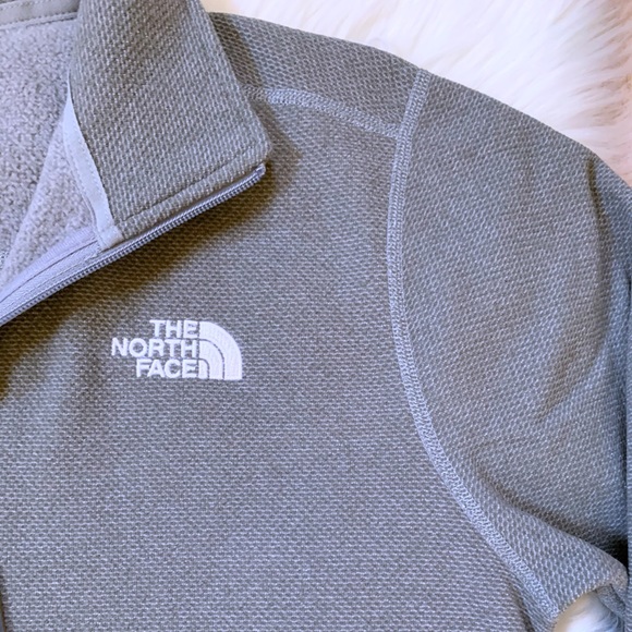 The North Face Cap Rock Fleece 1/4 Zip Pullover - Picture 3 of 8